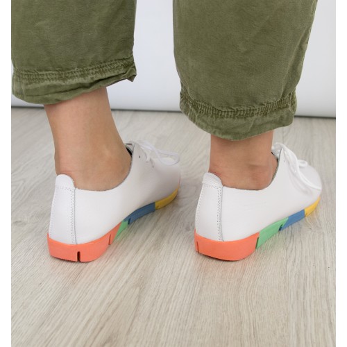 Chaussures en cuir avec lacets et semelle en caoutchouc souple