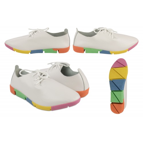 Chaussures en cuir avec lacets et semelle en caoutchouc souple