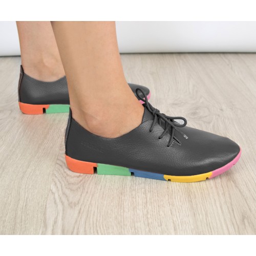 Chaussures en cuir avec lacets et semelle en caoutchouc souple