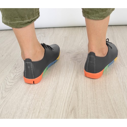Chaussures en cuir avec lacets et semelle en caoutchouc souple