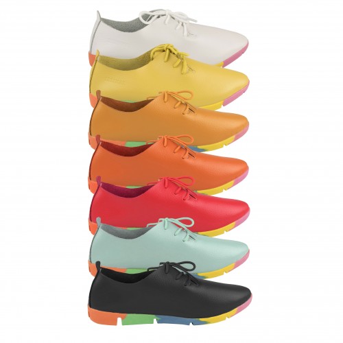 Chaussures en cuir avec lacets et semelle en caoutchouc souple