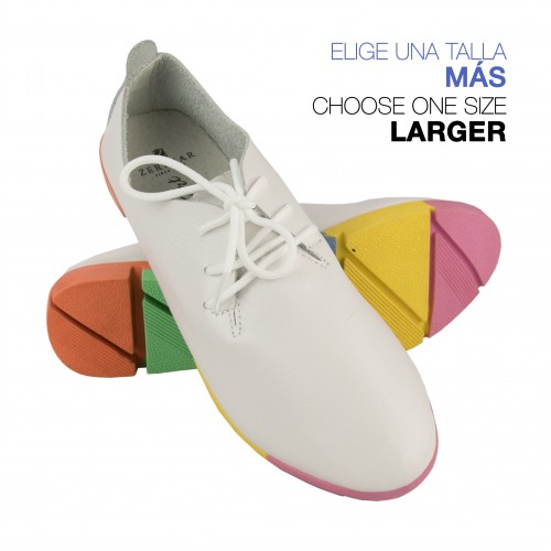 Chaussures en cuir avec lacets et semelle en caoutchouc souple