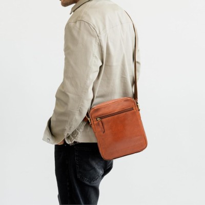 Sac bandoulière en cuir modèle POKO 25x20x7 cm