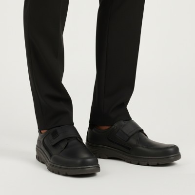 Chaussure en cuir avec fermeture velcro modèle BICO