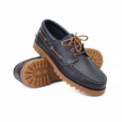 Chaussures bateau en cuir à lacets modèle BIPO