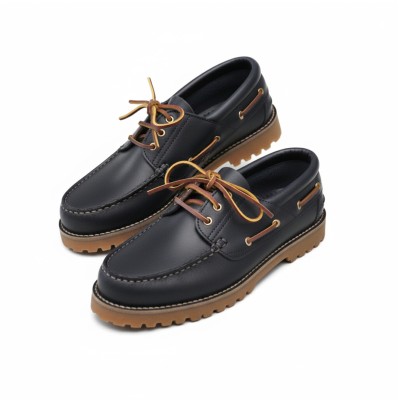 Chaussures bateau en cuir à lacets modèle BIPO