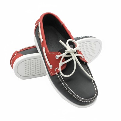Chaussures bateau en cuir à lacets modèle TIRRENO