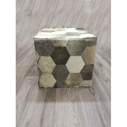 Pouf tabouret couvert en peau de vache naturelle 45x45x45 cm Zerimar - 1