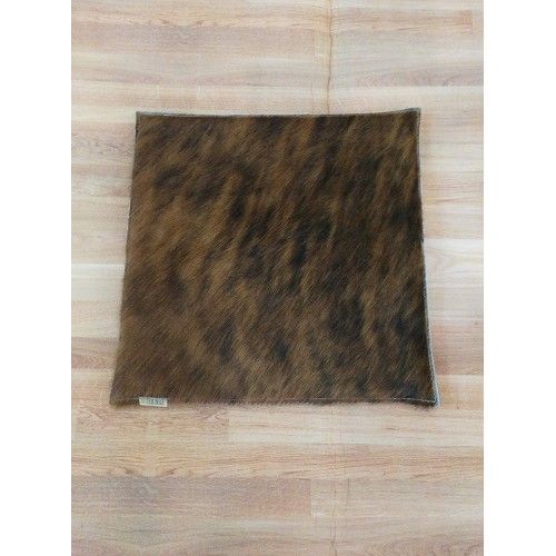 Coussin en peau de vache couleur brun noir 35x35 cm Zerimar - 1